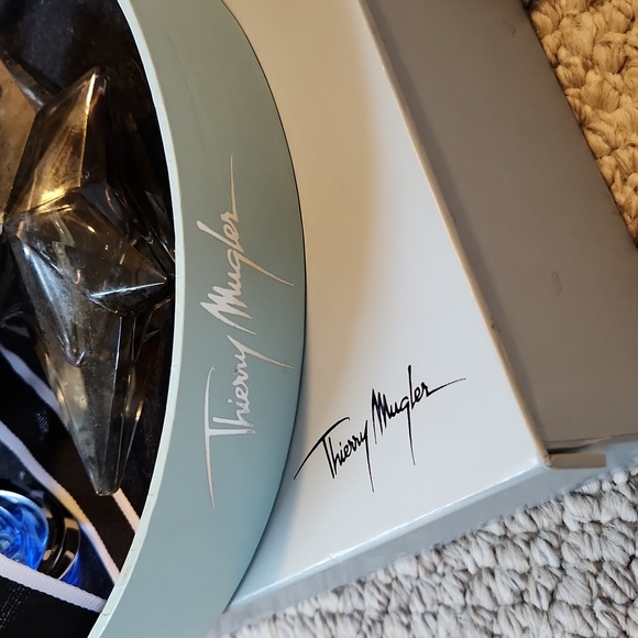 Thierry Mugler LOT of goodies, tray and music box, samples and bottles and more - Picture 10 of 10